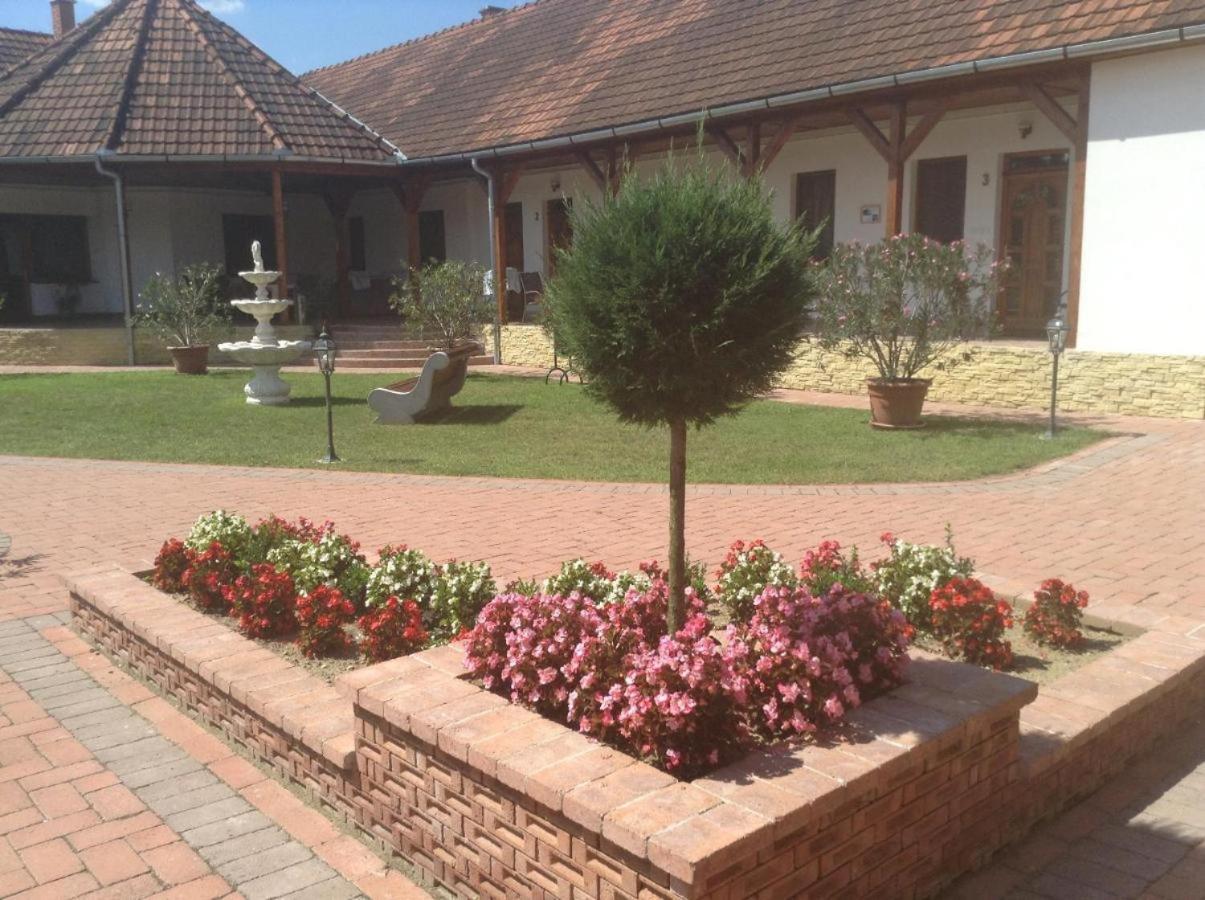 Bornemisza Kuria Wellness Resort Tiszabecs Exterior foto